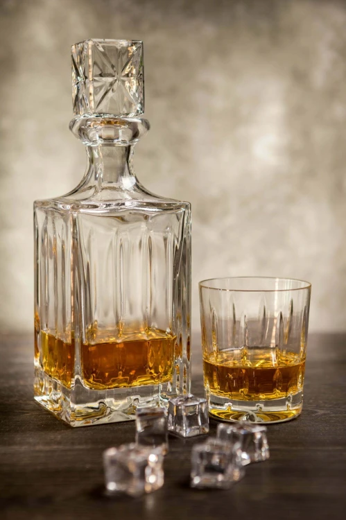 Zestaw do whisky: kryształowa karafka + kryształowe szklanki do whisky 6szt w opakowaniu prezentowym Simple SZ11