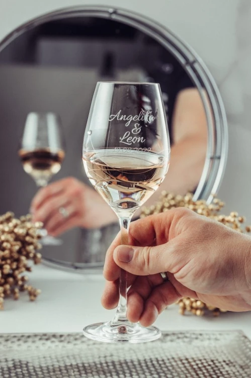 Kryształowe kieliszki do wina z grawerem dla Pary Młodej z kryształkami Swarovskiego 360ml, 2szt w pudełku prezentowym- prezent na ślub SS02