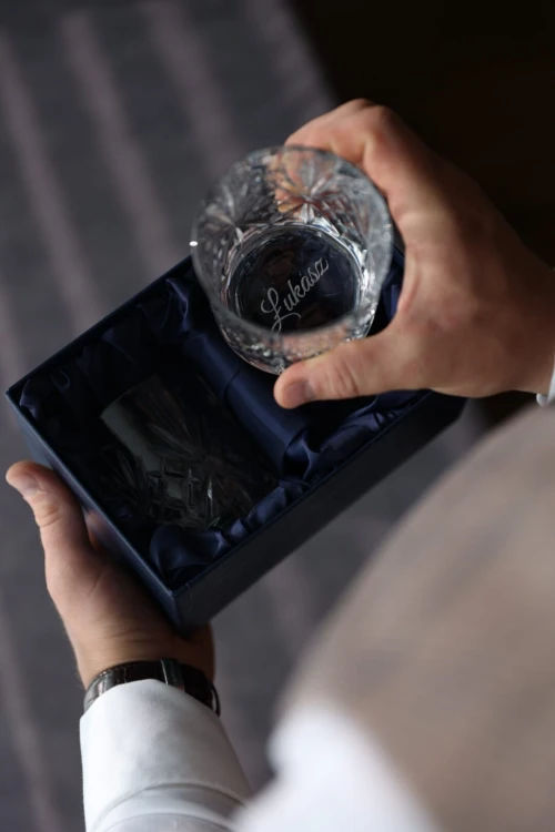 Kryształowe szklanki do whisky z grawerem na dnie 2szt w opakowaniu prezentowym Crystalline Melodia